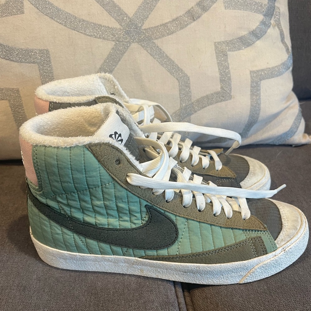 NIKE Blazer Mid 77
